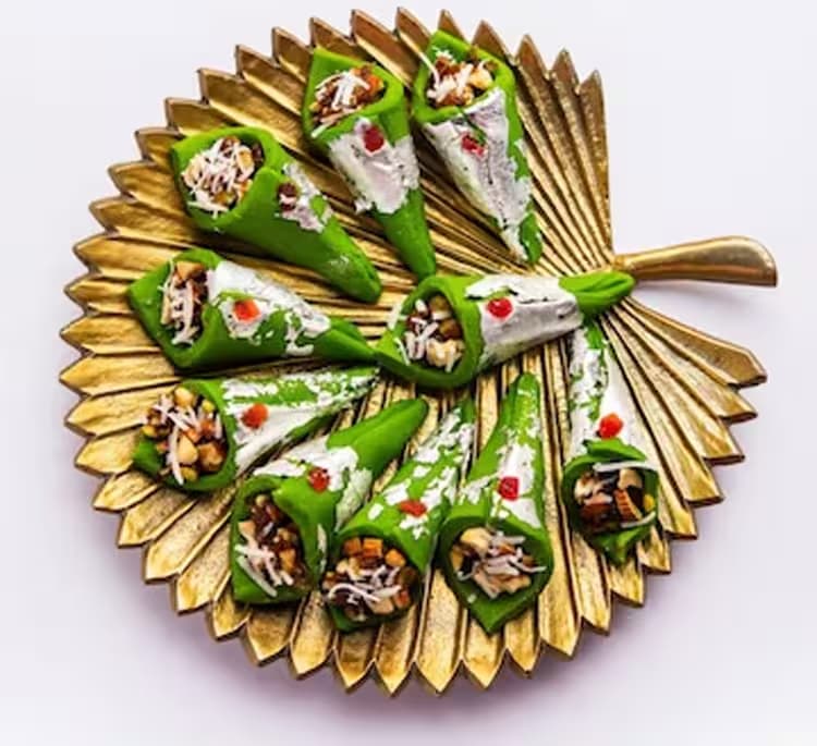 A beautifully decorated Royal Maghai Paan.